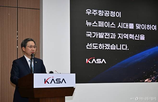 우주항공청 개청 1주년을 맞은 지난 5월 22일 경남 사천 우주청 임시청사에서 열린 기자간담회에서 발언하는 윤영빈 우주청장  /사진=우주항공청