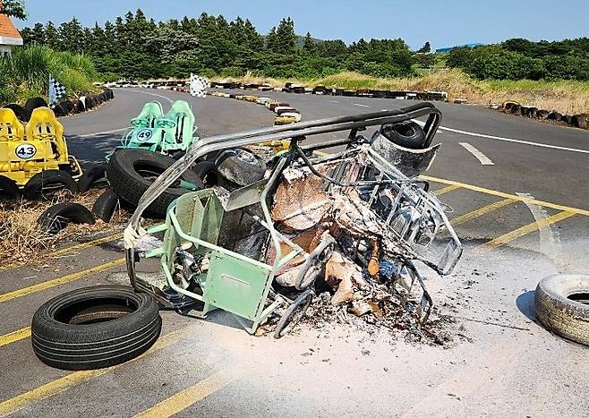 지난달 29일 제주 서귀포시의 한 카트장 카트에서 불이 나 타고 있던 10대 소년이 중증 화상을 입었다.  [제주소방안전 본부]