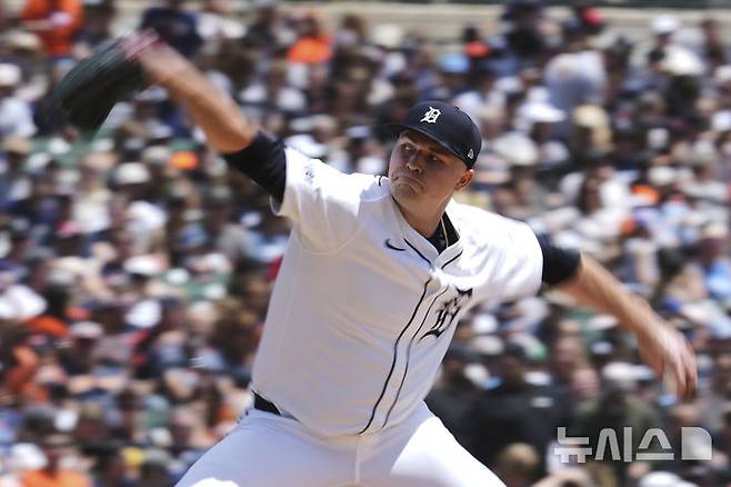 [디트로이트=AP/뉴시스] 미국 메이저리그(MLB) 디트로이트 타이거즈 선발 투수 타릭 스쿠발이 26일(현지 시간) 미국 미시간주 디트로이트의 코메리카 파크에서 열린 클리블랜드 가디언스와의 경기에 선발 등판해 9이닝 2피안타 13탈삼진 무실점으로 호투하며 완봉승을 거뒀다. 2025.05.25.