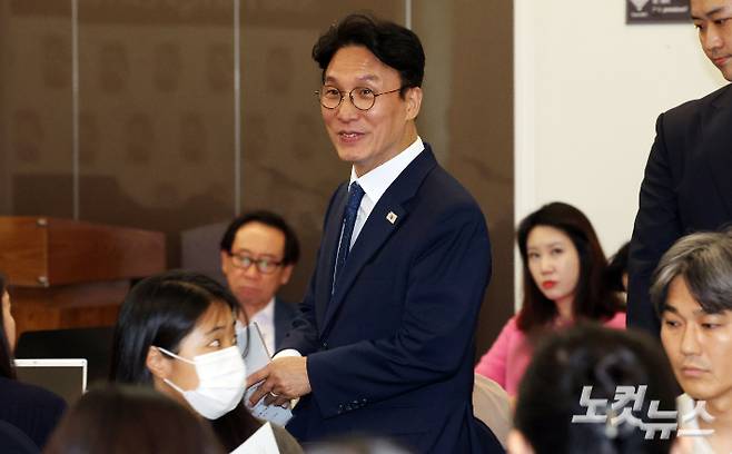 김민석 국무총리 후보자가 17일 오후 서울 중구 프레스센터에서 열린 외신기자간담회에 참석하고 있다. 류영주 기자