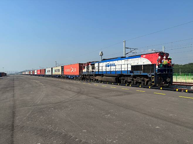 서화성역CY에서 화물열차가 운행을 준비하고 있다. 코레일 제공