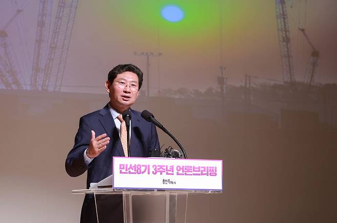 이상일 용인시장이 23일 용인시청에서 열린 민선 8기 3주년 기자회견에서 발언하고 있다. 용인시 제공