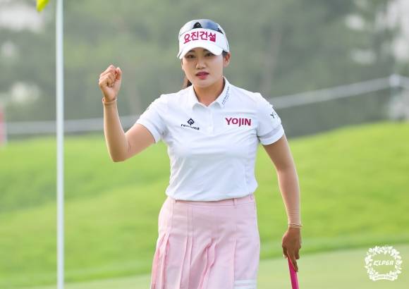 노승희, 최종일 6타차 역전에 연장전 우승 - 노승희, 최종일 6타차 역전에 연장전 우승     (서울=연합뉴스) 노승희가 22일 경기도 안산시 대부도의 더헤븐 컨트리클럽(파72)에서 열린 KLPGA투어 더헤븐 마스터즈 최종일에 우승을 차지한 뒤 기뻐하고 있다. 2025.6.22 [KLPGA 제공, 재판매 및 DB 금지]     photo@yna.co.kr (끝)   <저작권자(c) 연합뉴스, 무단 전재-재배포, AI 학습 및 활용 금지>