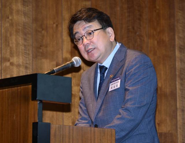 최남호 산업통상자원부 제2차관이 24일 서울 중구 신라호텔에서 열린 제21회 에너지전략포럼에서 ‘재생에너지 확산과 전력망 시스템의 역할’을 주제로 기조연설을 하고 있다. 성형주 기자