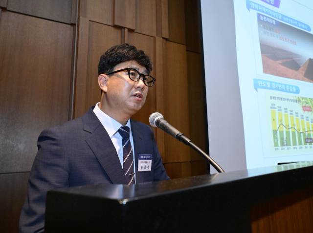 송금석 파루에너지연구소장이 24일 서울 중구 신라호텔에서 열린 제21회 에너지전략포럼에서 정책 발표를 하고 있다. 성형주 기자