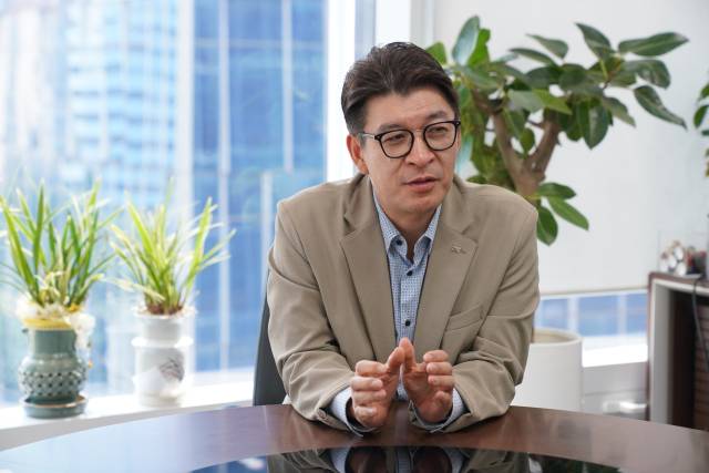 서울경제신문과 인터뷰를 하고 있는 안인성 미래에셋증권 디지털 부문 대표. 사진 제공=미래에셋증권