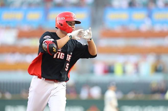 ▲ 22일 인천 SSG전에서 비거리 135m짜리 대형 홈런을 터뜨린 오선우 ⓒKIA타이거즈