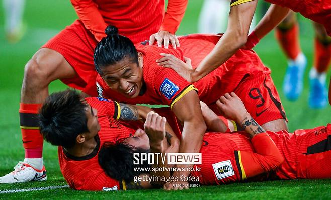 ▲ 중국은 이번에도 월드컵 진출에 실패했다. 지난 10일 충칭에서 펼친 아시아지역 3차예선 최종전에서 바레인을 꺾고 유종의 미는 거뒀으나, 목표 달성으로 이어지지 않았다. 상위 1~2위에 주어지는 월드컵 본선 직행 티켓은 일찌감치 놓친 가운데 플레이오프 격인 4차예선에 나설 조 3~4위 진입에도 실패했다. 그저 조 최하위 탈출에 만족해야 했다.