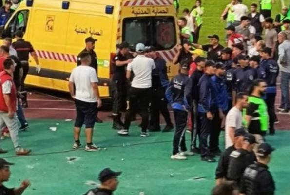 알제리 리그 경기 중 사고 직후. /사진=X 갈무리