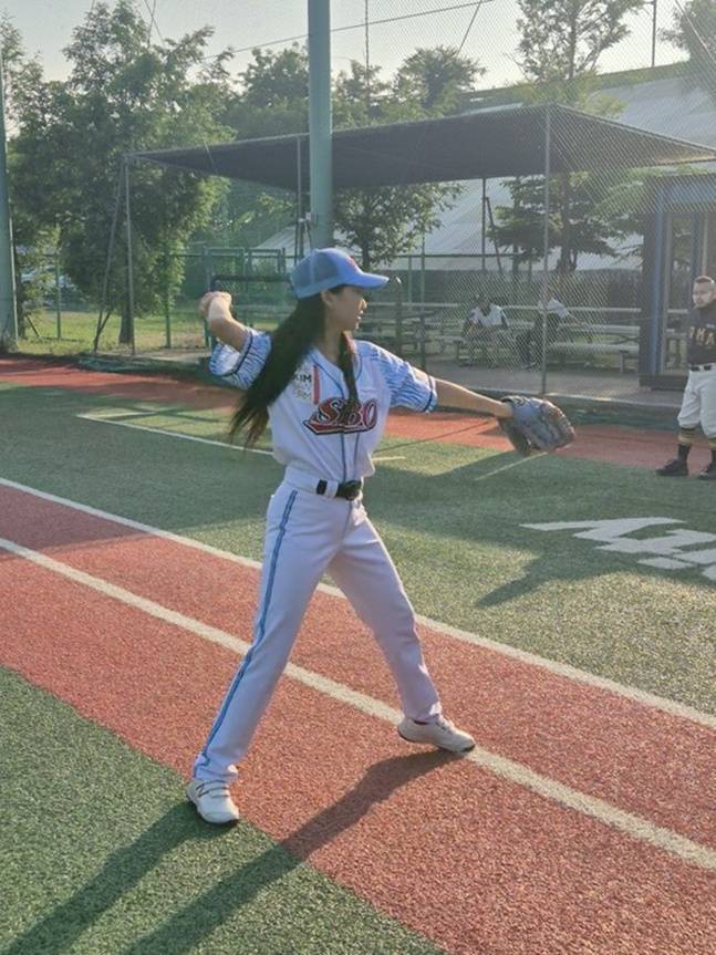 시구를 한 모델 임태희. /사진=한스타미디어