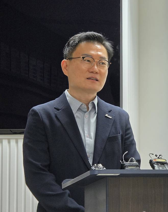 권철근 OK저축은행 프로배구단 단장이 24일 서울 마포구 상암동 KGIT센터 한국배구연맹(KOVO) 기자실에서 부산 연고 이전 관련 입장을 발표하고 있다. /김명석 기자