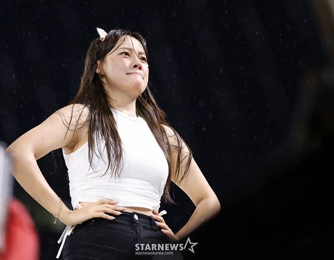 [★화보]KT 이서윤 '폭우에도' 멈출수 없는 응원