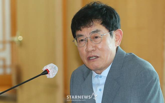 [서울=뉴시스] 김혜진 기자 = 방송인 이경규가 30일 오후 서울 중구 동국대학교에서 열린 건학 120주년 홍보대사 위촉식에서 인사말을 하고 있다. 2025.05.30. jini@newsis.com /사진=김혜진