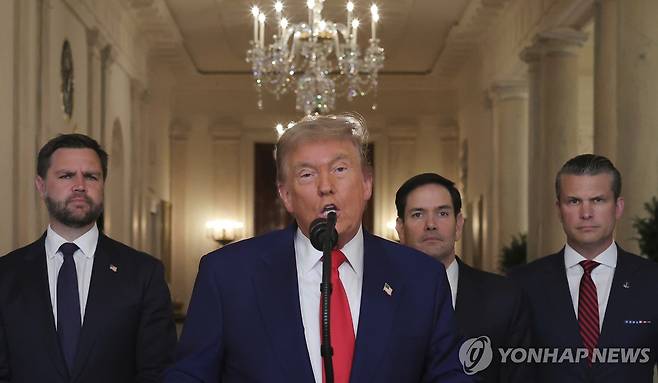 왼쪽부터 미국 밴스 부통령, 트럼프 대통령, 루비오 국무장관, 헤그세스 국방장관 [AP=연합뉴스 자료사진]