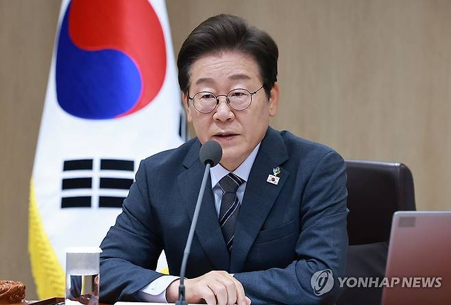 이재명 대통령 국무회의 주재 (서울=연합뉴스) 홍해인 기자 = 이재명 대통령이 24일 서울 용산 대통령실 청사에서 열린 국무회의를 주재하고 있다. 2025.6.24 hihong@yna.co.kr