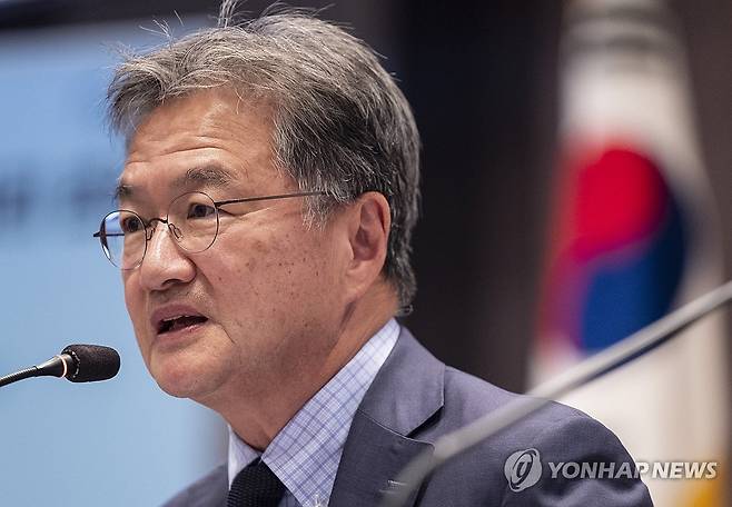 언론재단 초청 세미나에서 한ㆍ미 외교 관계 전망 말하는 조셉 윤 대리대사 (서울=연합뉴스) 황광모 기자 = 조셉 윤 주한 미국 대사대리가 24일 서울 중구 프레스센터에서 한국언론재단이 한ㆍ미 외교 관계 전망과 과제를 주제로 개최한 KPF 초청 세미나에 참석해 발언하고 있다. 2025.6.24 hkmpooh@yna.co.kr