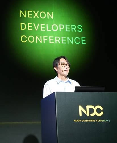 NDC 25서 강연하는 이정헌 넥슨 일본법인 대표     (성남=연합뉴스) 김주환 기자 = 이정헌 넥슨 일본법인 대표가 24일 경기 성남시 창조경제혁신센터에서 열린 넥슨개발자콘퍼런스(NDC) 기조강연에서 발언하고 있다. 2025.6.24 jujuk@yna.co.kr