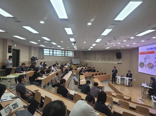 '강원특별자치도 행정복합타운 과연 무엇이 문제인가?' 토론회 [춘천시민연대 제공. 재판매 및 DB 금지]