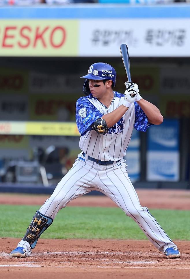 지난 8일 대구 삼성라이온즈파크에서 열린 '2025 신한 SOL 뱅크 KBO리그' 삼성 라이온즈와 NC 다이노스 경기에서 김영웅이 타석에 들어섰다. <삼성 라이온즈 제공>