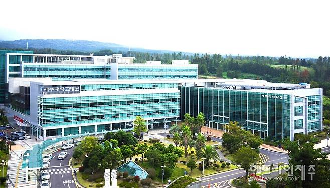 제주지역 상급종합병원 지정의 선결적 과제였던 '권역 분리' 문제가 사실상 해결되면서 2027년 상급종합병원 탄생에 대한 기대감이 커지고 있다. 사진은 상급종합병원 지정 준비 중인 제주대학교병원 전경.