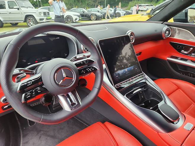벤츠 AMG SL 43 실내./사진=도다솔 기자