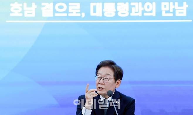 이재명 대통령이 25일 광주 국립아시아문화전당에서 열린 광주시민, 전남도민 타운홀미팅에서 발언하고 있다.(사진=뉴시스)