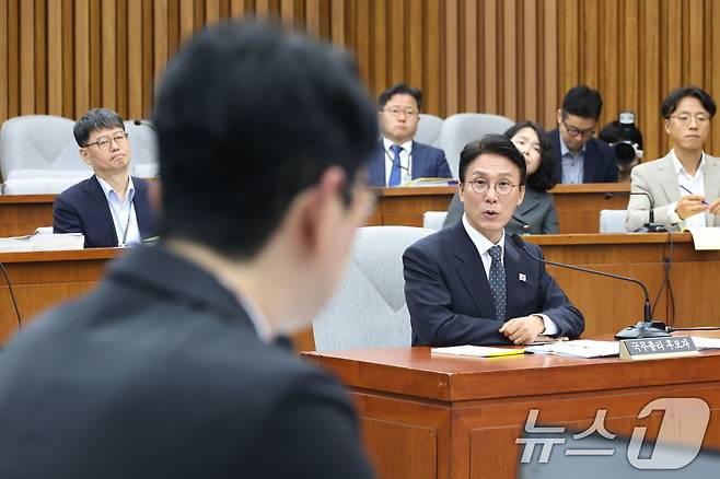 김민석 국무총리 후보자가 24일 오전 서울 여의도 국회에서 열린 인사청문회에서 주진우 국민의힘 의원 질의에 답하고 있다. 2025.6.24/뉴스1 ⓒ News1 이광호 기자