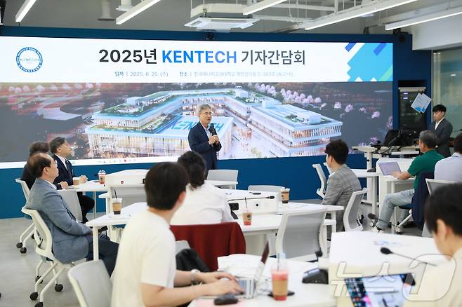 한국에너지공과대학교(켄텍)는 25일 출입기자단을 대상으로 프레스투어를 진행했다.(켄텍 제공, 재배포 및 DB 금지)2025.6.25/뉴스1