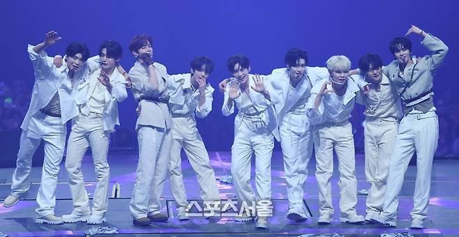 제로베이스원이 21일 인천 인스파이어 아레나에서 열린 제34회 서울가요대상에서 공연을 하고 있다.  2025. 6. 21. 인천 | 최승섭기자 thunder@sportsseoul.com