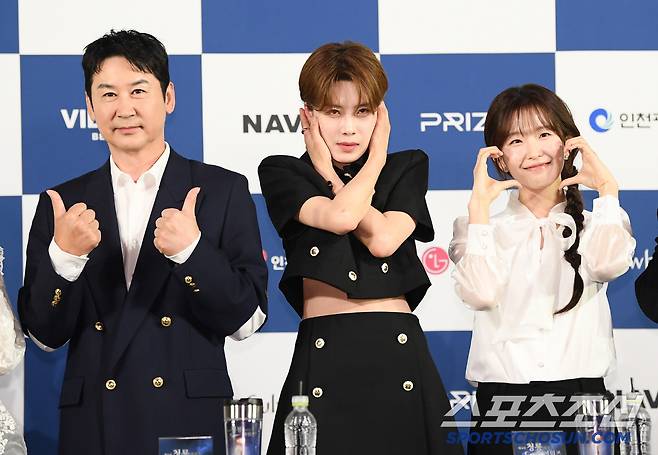 제4회 청룡시리즈어워즈 핸드프린팅 행사가 25일 서울 여의도 CGV에서 열렸다. 신동엽, 장도연, 윤가이가 포즈 취하고 있다. 정재근 기자 cjg@sportschosun.com/2025.6.25/