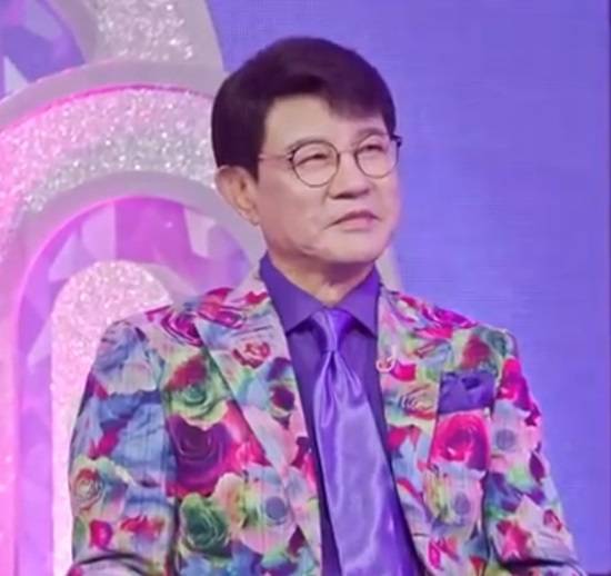 설운도가 임영웅에게 준 '별빛같은 나의 사랑아' '사랑해요 그대를' 등 두 곡을 포함해 동료가수 또는 후배가수들에게 준 곡은 어림잡아 100여 곡이 넘는다. /방송캡처