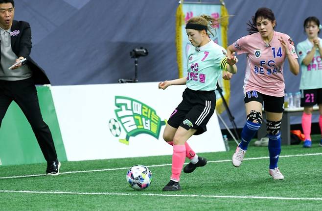 '골때리는그녀들' 발라드림 민서, 선제골(골때녀) SBS