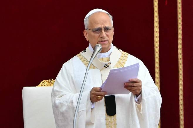 지난 6월 22일(현지 시각) 레오 14세 교황이 로마의 성 요한 라테란 대성당에서 미사를 집전하고 있다./연합뉴스