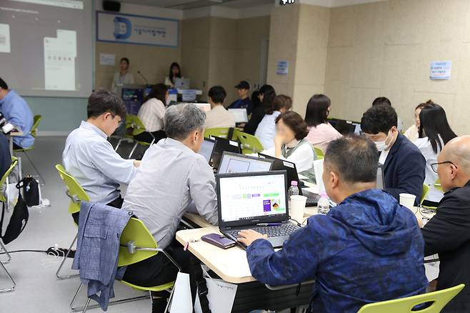 2024년 서울AI재단(구 서울디지털재단)이 운영한 공공기관 실무자 대상 AI 활용 교육 현장 모습