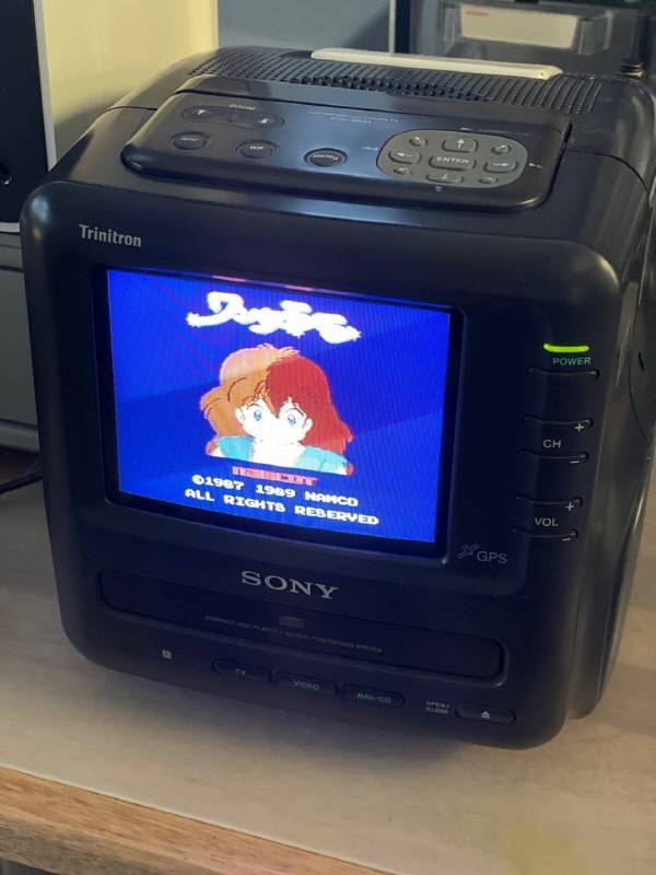 트리니트론 미니 티비에 PC엔진을 연결한 모습