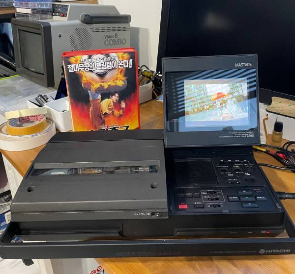 소림축구를 틀어본 보습. 나름 휴대용 비디오 플레이어다