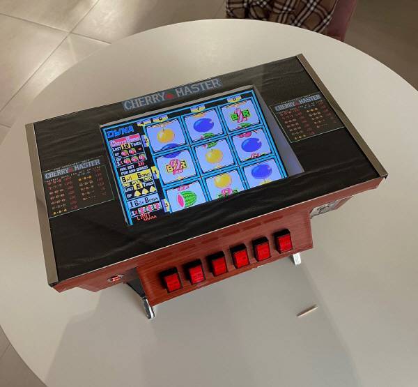 아예 이런 체리 마스터 기기를 놀이용으로 개발하기도 했다