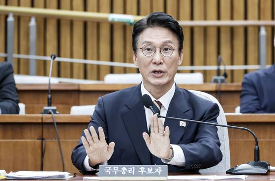 김민석 국무총리 후보자가 25일 오전 국회에서 열린 인사청문회에 출석해 의원들 질의에 답변하고 있다. 김성룡 기자