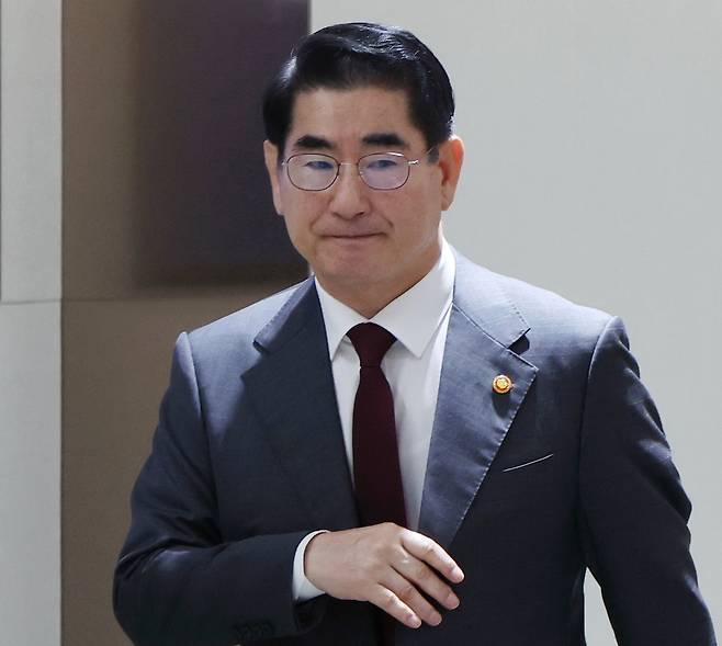김용현 국방부 장관이 2024년 10월15일 서울 용산 대통령실 청사에서 열린 국무회의에 참석하고 있다. 대통령실사진기자단