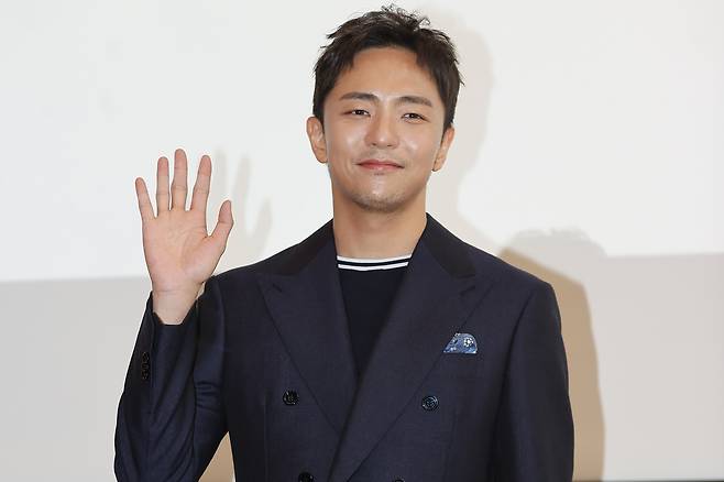 Park Chun-hue poses for photos during a press conferene on Tueday in Seoul. (Yonhap)