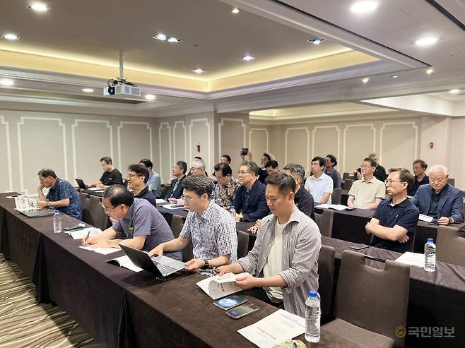 ‘리더십 콘퍼런스’ 참석자들이 강연을 듣는 모습.