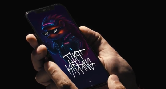 팁을 남기겠냐는 질문에 ‘예’를 누르면 사이버펑크풍 고슴도치 이미지와 함께 “Just Kidding(농담이야)”이라는 문구가 뜬다. [사진 = X DogeDesigner]