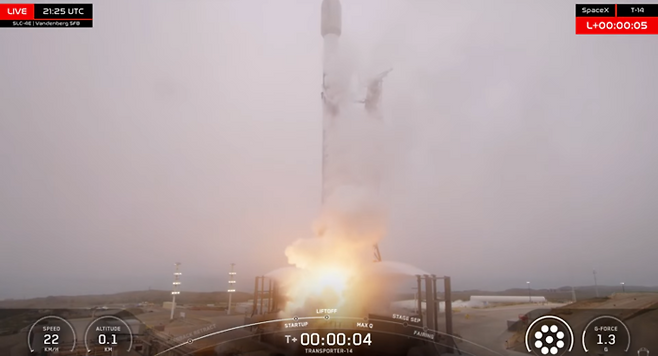 24일 오전 6시25분 미국 캘리포니아 반덴버그 공군기지에서 스페이스X의 팰컨9 로켓에 세종2호가 실려 발사됐다. [사진=한컴인스페이스]