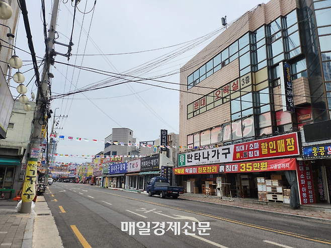 지난 12일 오후 대구 서구에 위치한 원대가구 명물거리. [사진=위지혜 기자]