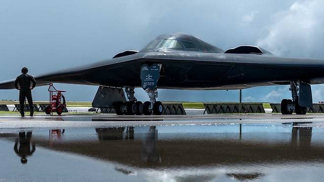 B-2 스텔스 폭격기 [사진 = 미공군]