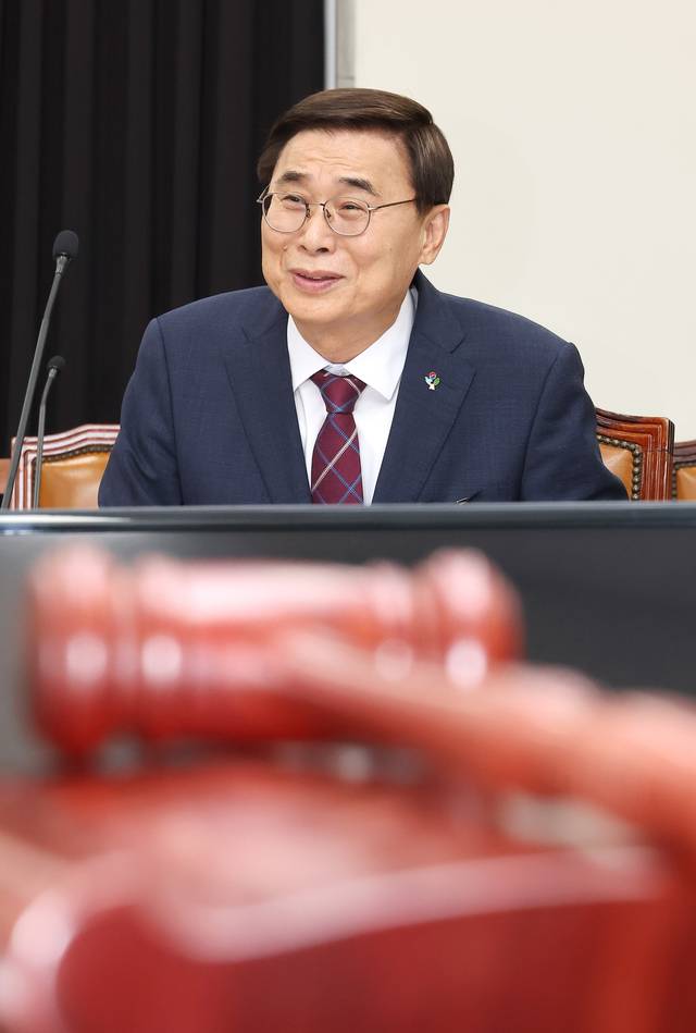 이종석 국가정보원장 후보자가 지난 19일 오후 서울 여의도 국회 정보위원회에서 대북·안보 관련 질의를 위해 비공개로 진행되는 인사청문회에 참석해 자리하고 있다. 연합뉴스