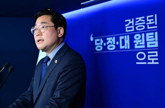 박찬대 더불어민주당 의원이 23일 오전 서울 여의도 중앙당사에서 당대표 출마 선언을 하는 모습. 이상섭 기자