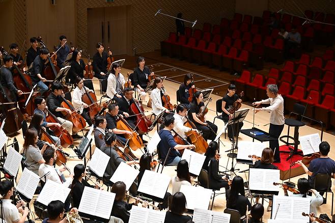 정명훈 클래식부산 예술감독의 주도 하에 모인 아시아필하모닉오케스트라(APO) [클래식부산 제공]