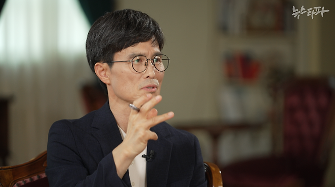 △ <무엇을 할 것인가> 검찰편, 화면 갈무리.&nbsp;

이춘재 한겨레 논설위원(책 '검찰국가의 탄생' 저자).