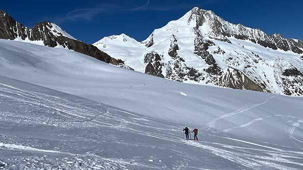 그로스그룬고개에서 바라본 핀스터라르호른.